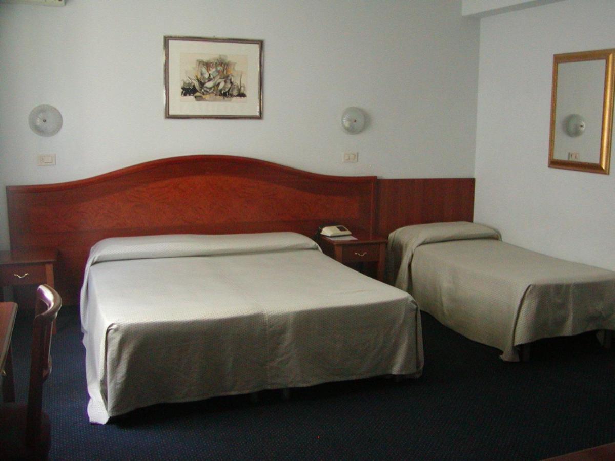 Hotel Tortorina Urbino Chambre photo